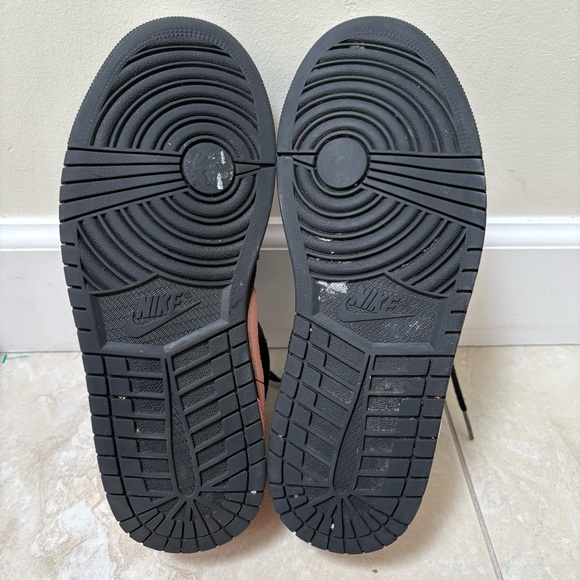 Air Jordan 1 Low Crimson Tint Black/White - Picture 10 of 10